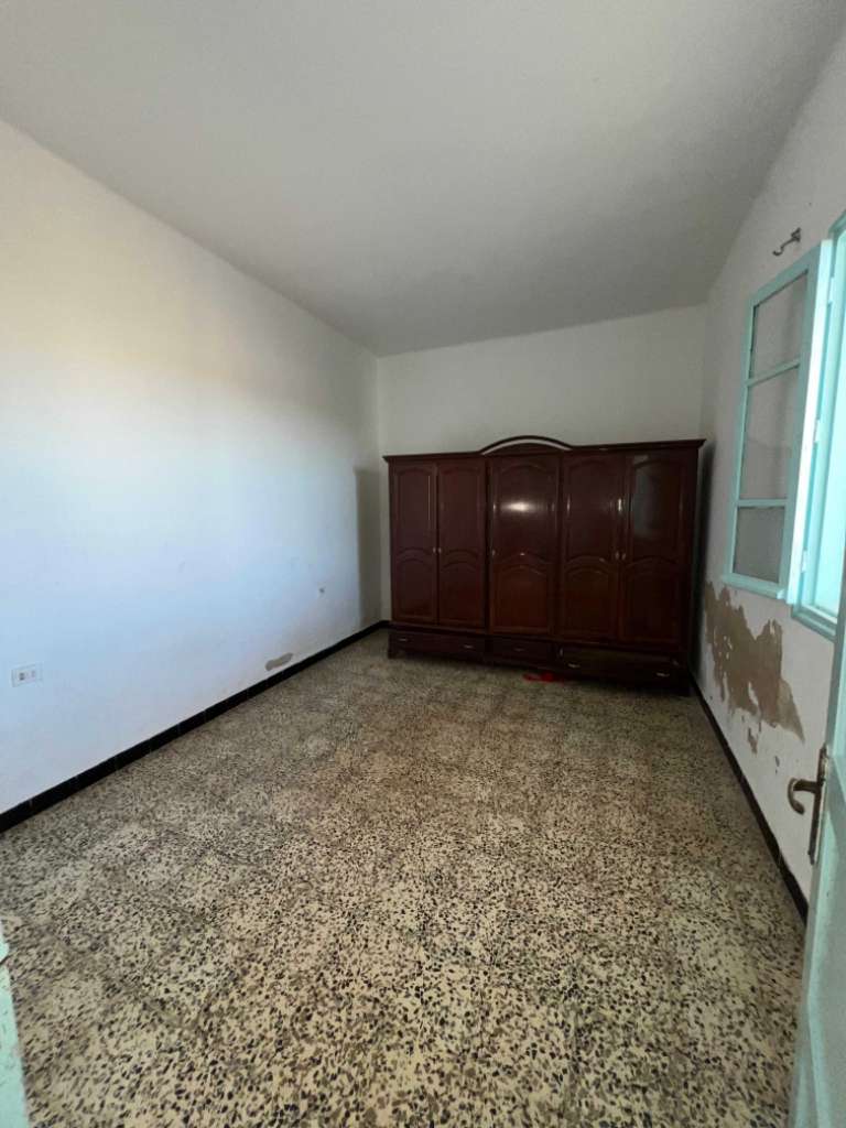 Maison à vendre dans le Hamada " entre la ville de Chebba et la ville de Melloulche