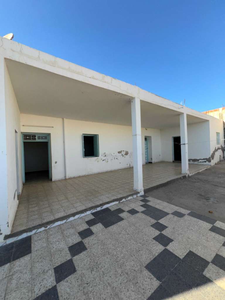 Maison à vendre dans le Hamada " entre la ville de Chebba et la ville de Melloulche