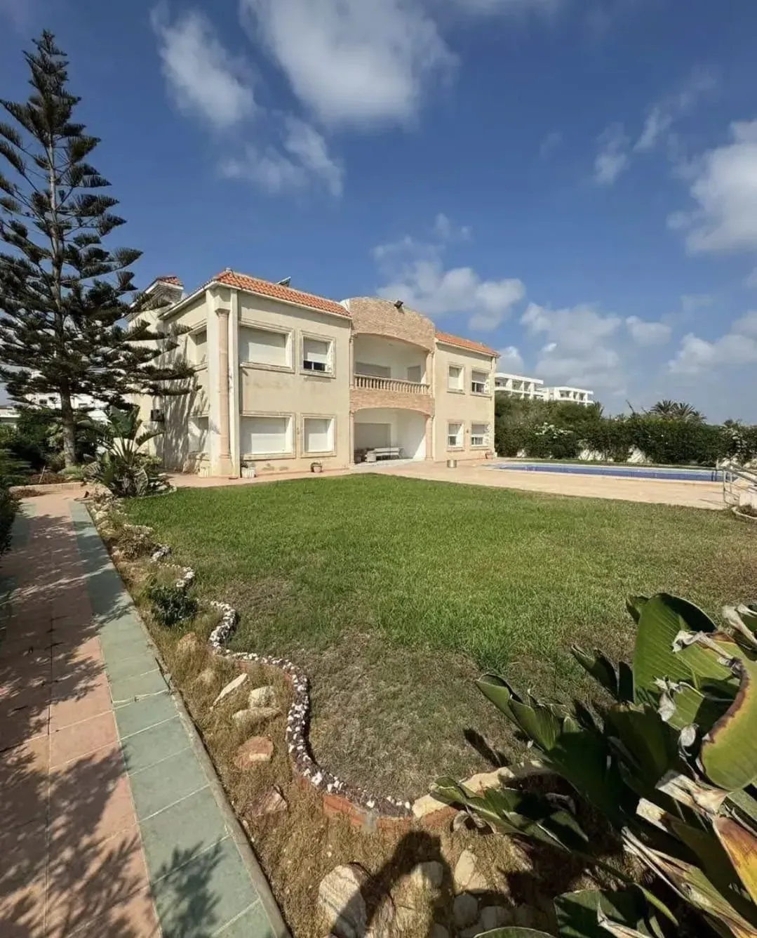 Une magnifique villa style américaine pied dans l’eau , à chatt mariam sousse.