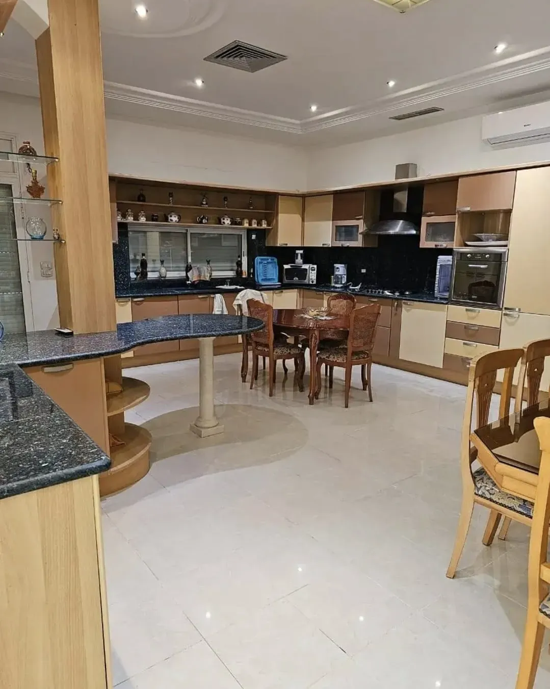 Une magnifique villa style américaine pied dans l’eau , à chatt mariam sousse.