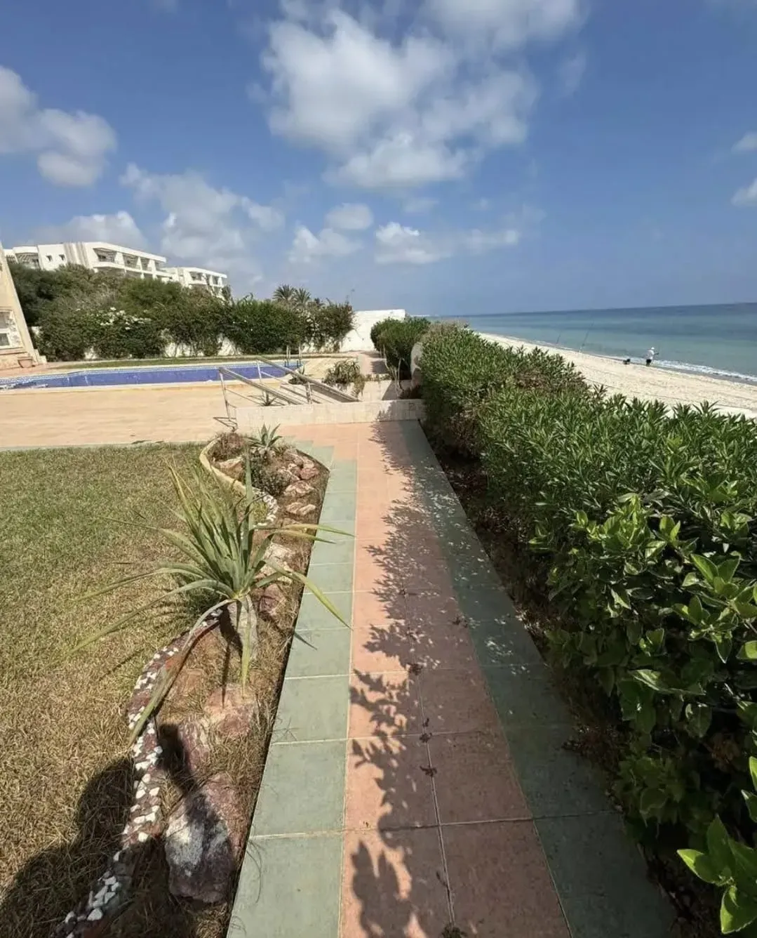 Une magnifique villa style américaine pied dans l’eau , à chatt mariam sousse.