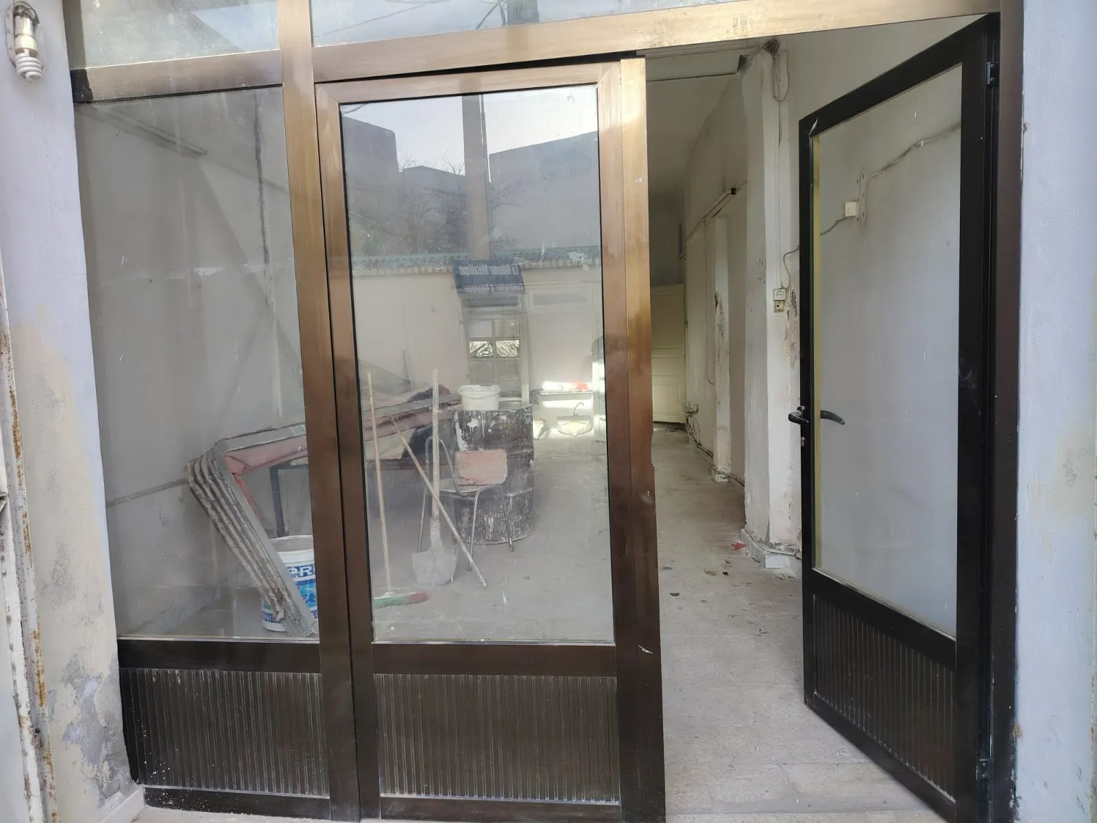 Porte en aluminium pour boutique