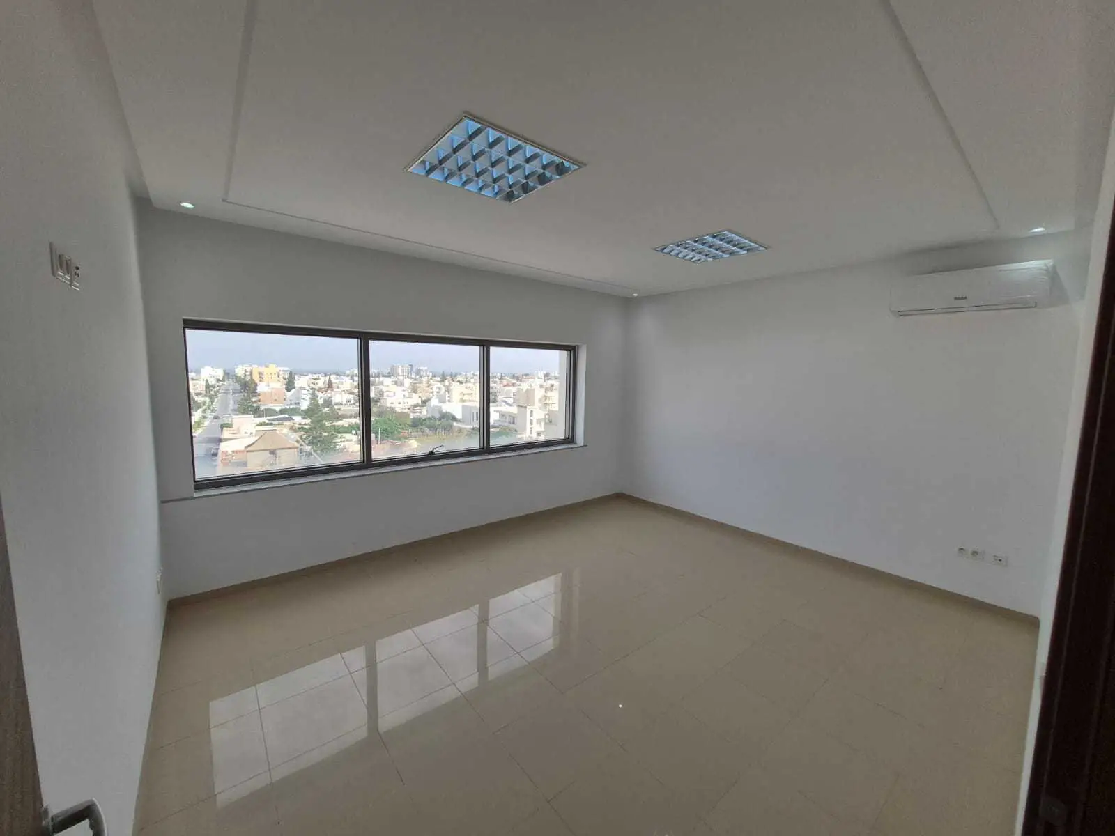 A louer bureau A2 au cinquième étage avec ascenseur lieu hamam sousse 
