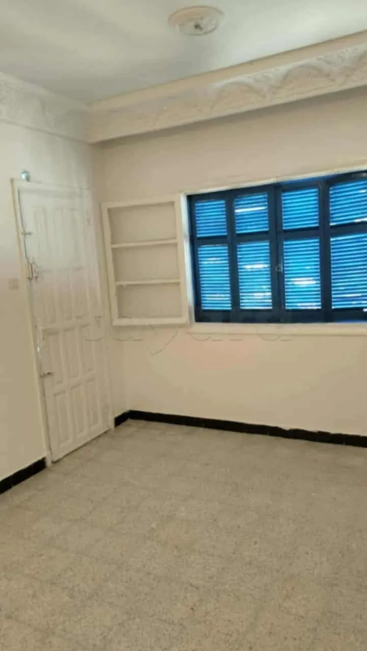 un appartement s+2 au 3éme étage a louer a Khaznadar En Face Poste Et prés de lycée