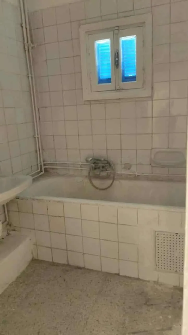 un appartement s+2 au 3éme étage a louer a Khaznadar En Face Poste Et prés de lycée