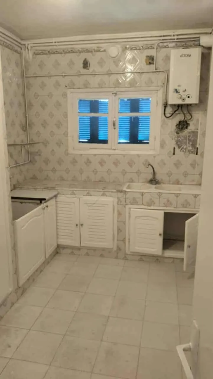 un appartement s+2 au 3éme étage a louer a Khaznadar En Face Poste Et prés de lycée
