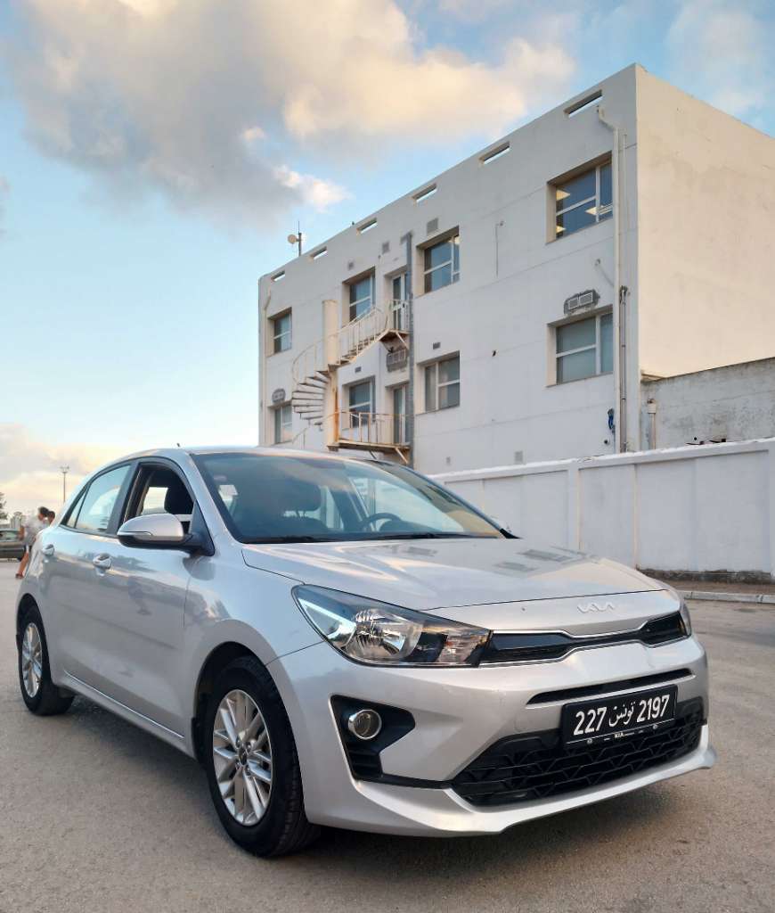 KIA RIO NEUF PREMIERE MAIN