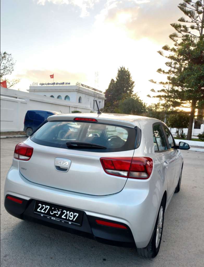 KIA RIO NEUF PREMIERE MAIN