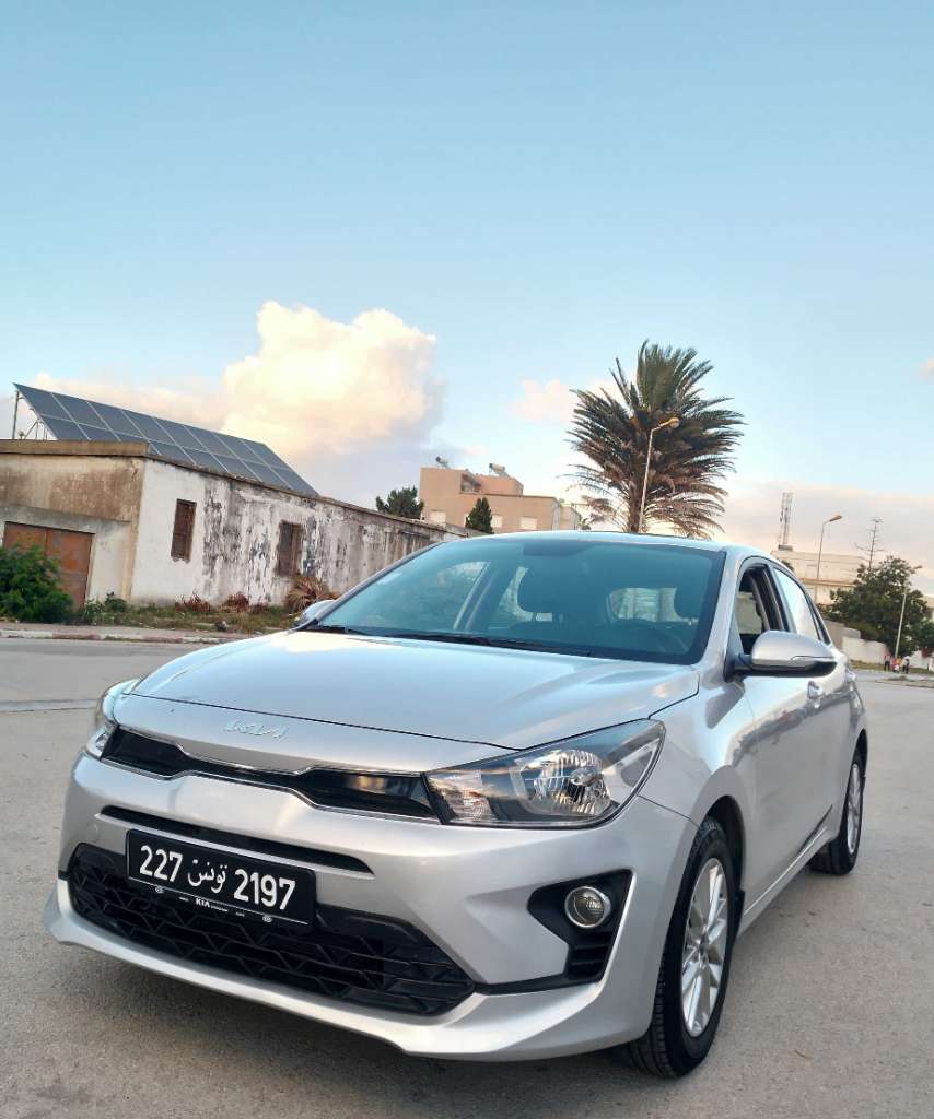 KIA RIO NEUF PREMIERE MAIN