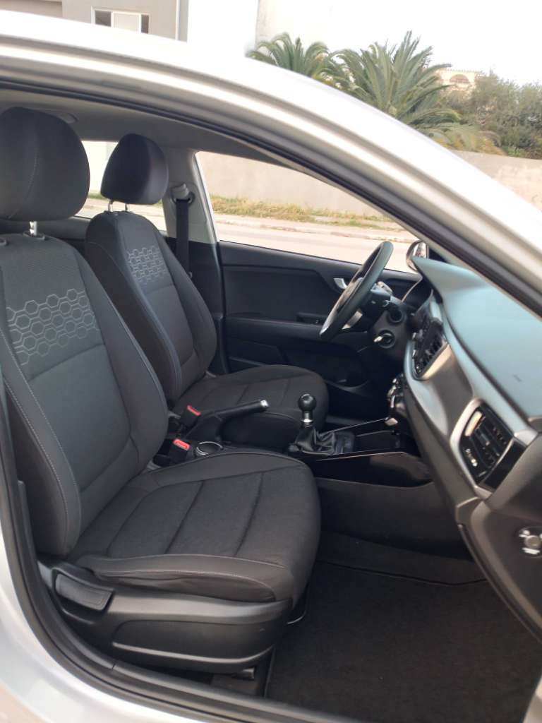KIA RIO NEUF PREMIERE MAIN