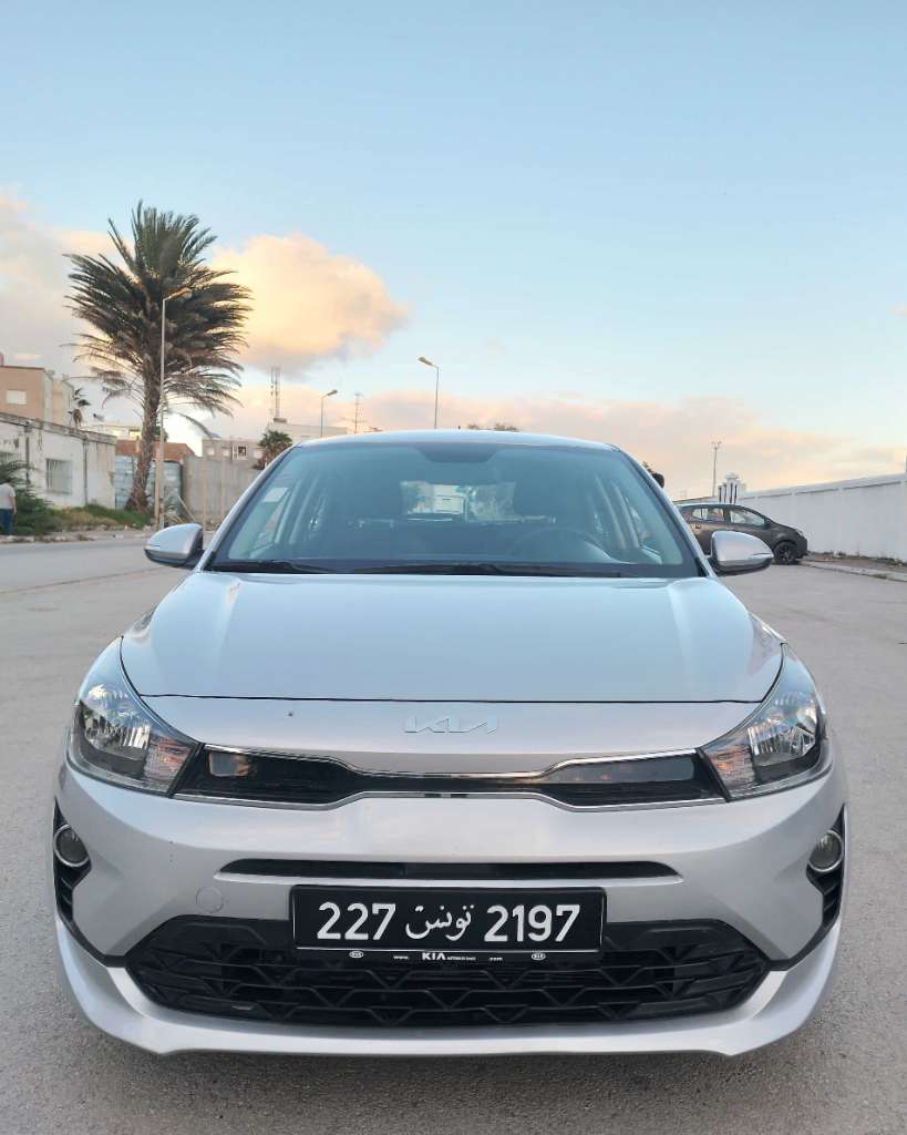 KIA RIO NEUF PREMIERE MAIN