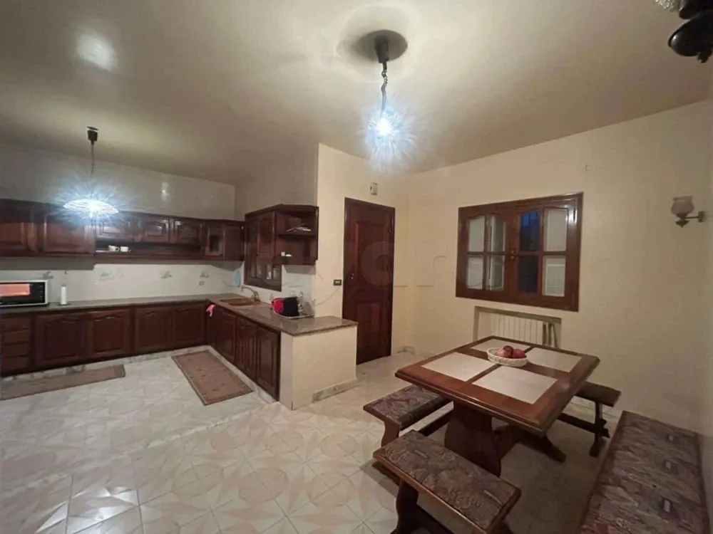 une villa sur 3 niveaux a vendre situé a ennacer 1 prés de kiosque agil