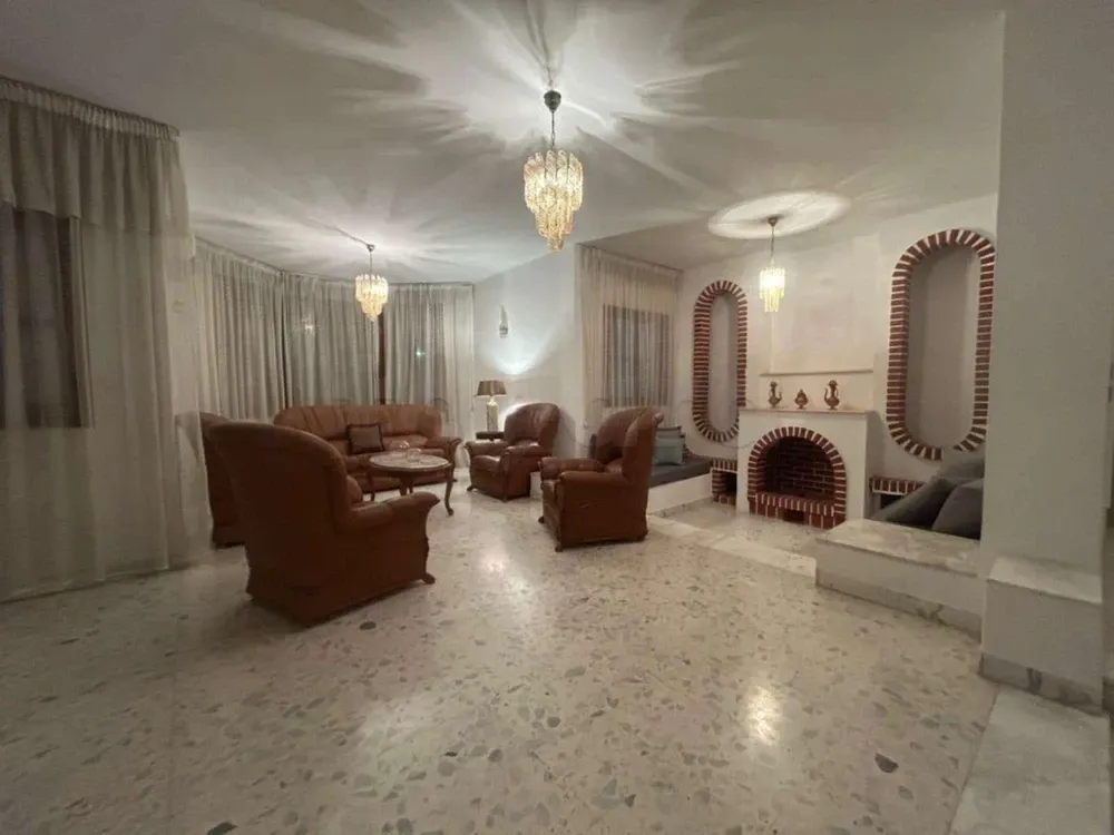 une villa sur 3 niveaux a vendre situé a ennacer 1 prés de kiosque agil