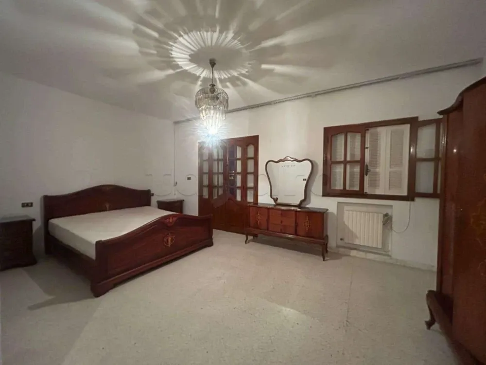 une villa sur 3 niveaux a vendre situé a ennacer 1 prés de kiosque agil