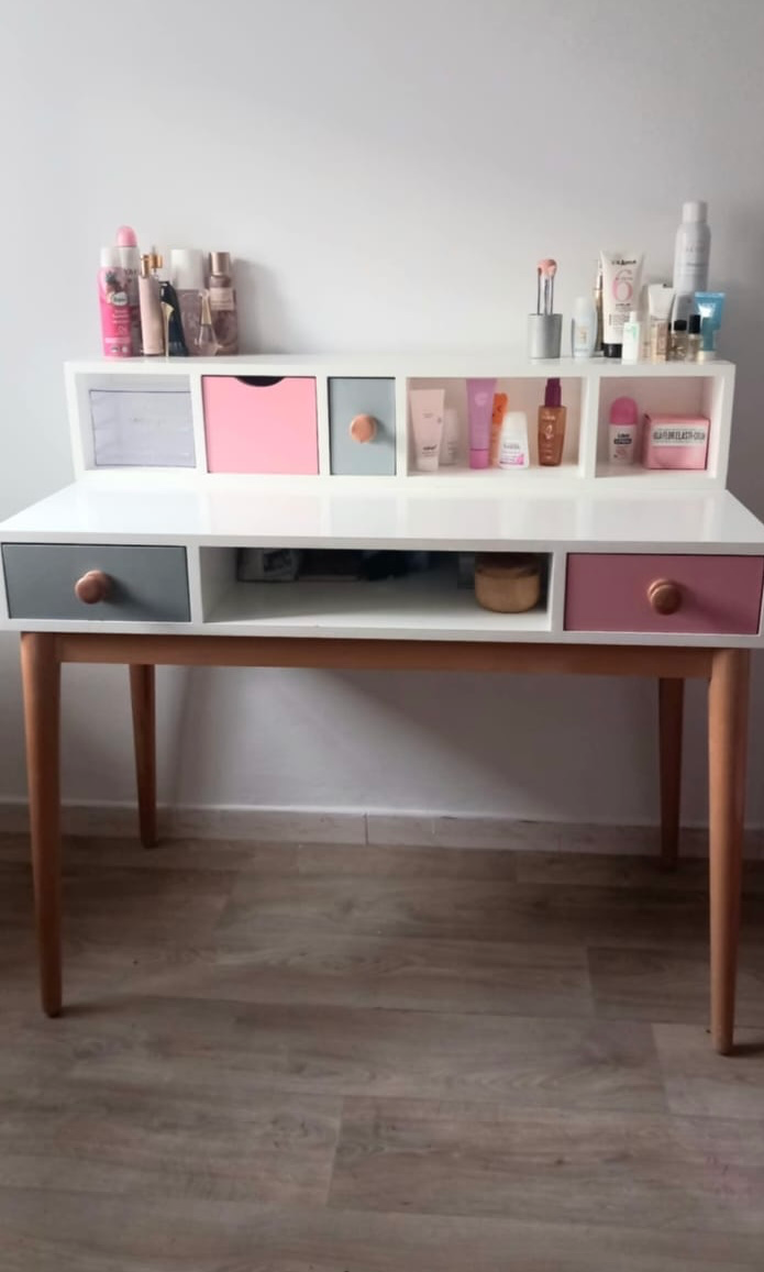 Bureau fille presque neuf