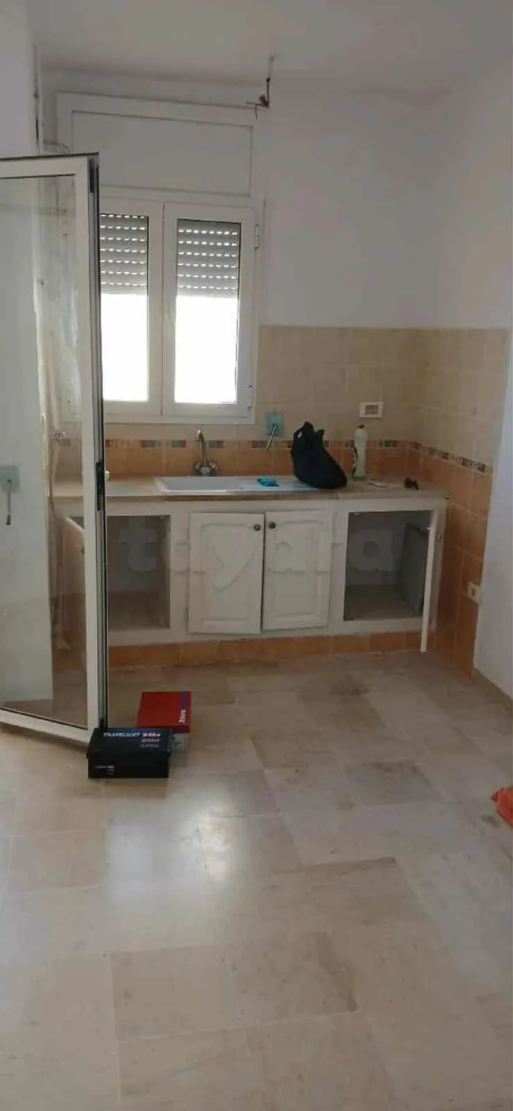  un appartements s+1 au 3éme étage (sans ascenseur) a louer Mannouba cité les oranges