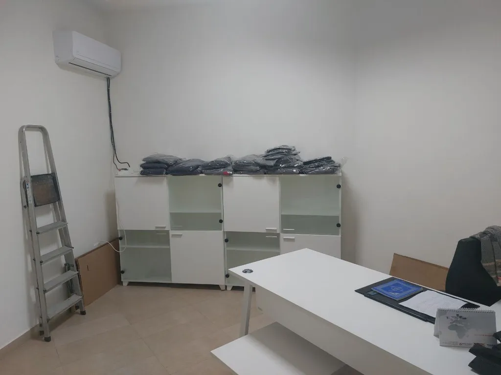 À louer – Bureau haut standing 180 m², 5 pièces, situé au 2ᵉ étage à la Zone Industrielle Mghira