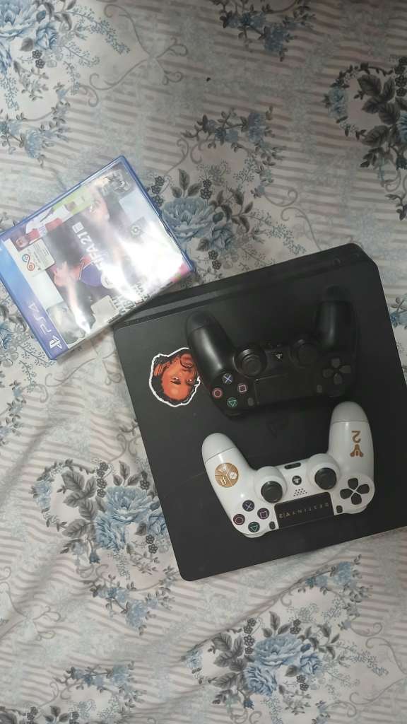 PS4 SLIM 860 G NEUF