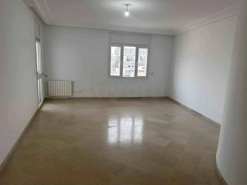 un appartements s+3 au 4éme étage (avec ascenseur) a louer a Ennacer 2 Prés de Slim School