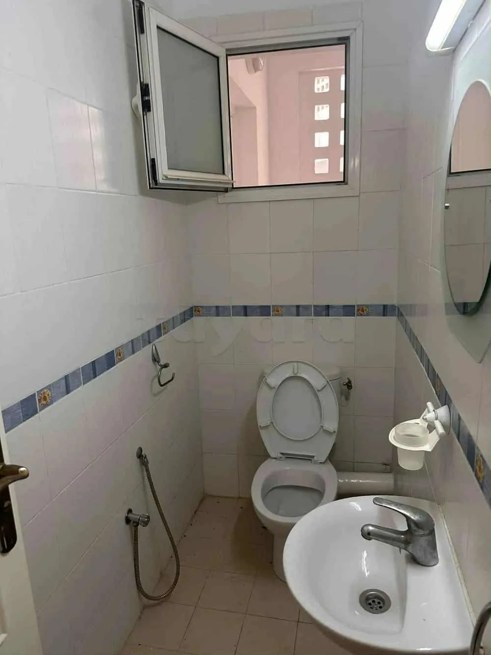 un appartements s+3 au 4éme étage (avec ascenseur) a louer a Ennacer 2 Prés de Slim School