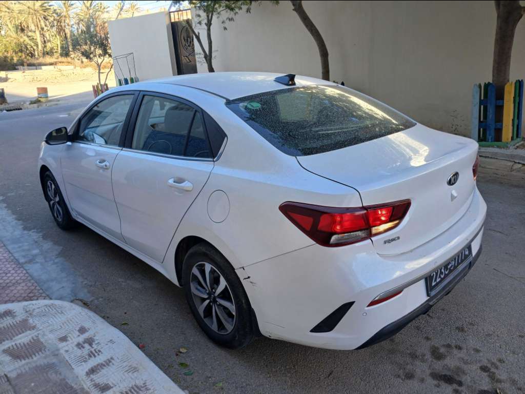 KIA RIO Berline ESSENCE Tel 40884251
