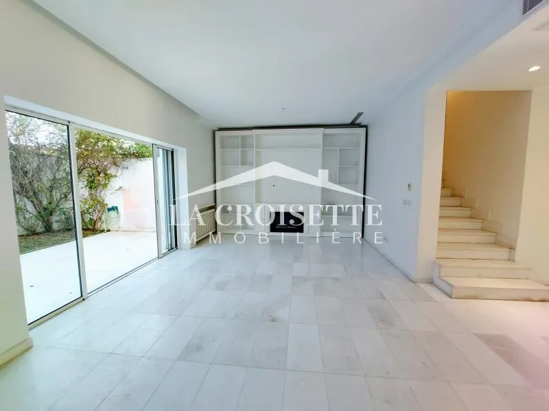 Triplex indépendant S+4 avec piscine à louer à Gammarth MTRL0109