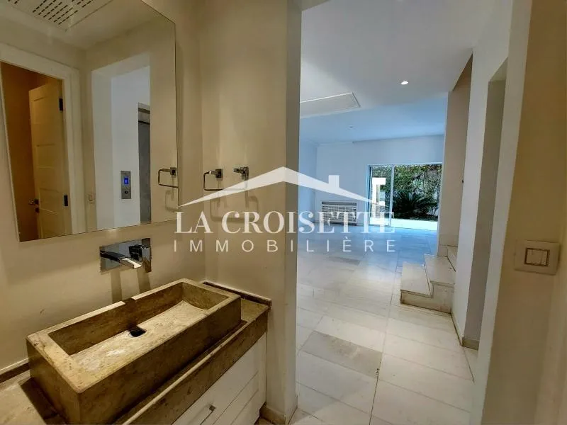 Triplex indépendant S+4 avec piscine à louer à Gammarth MTRL0109