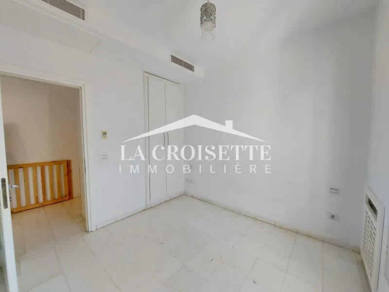 Triplex indépendant S+4 avec piscine à louer à Gammarth MTRL0109