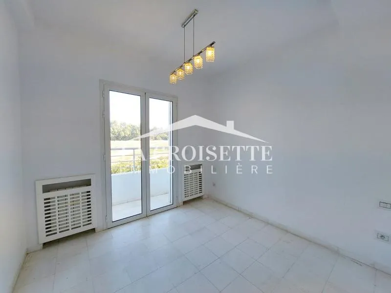 Triplex indépendant S+4 avec piscine à louer à Gammarth MTRL0109