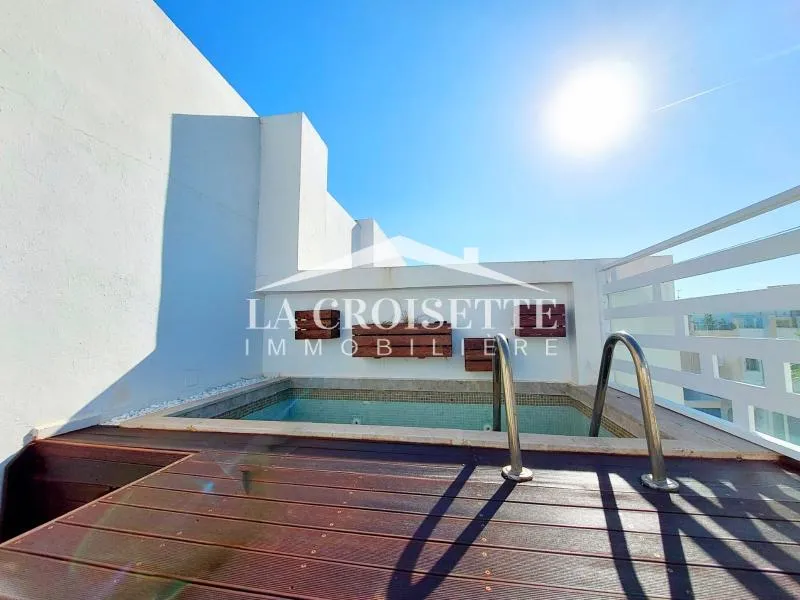 Triplex indépendant S+4 avec piscine à louer à Gammarth MTRL0109