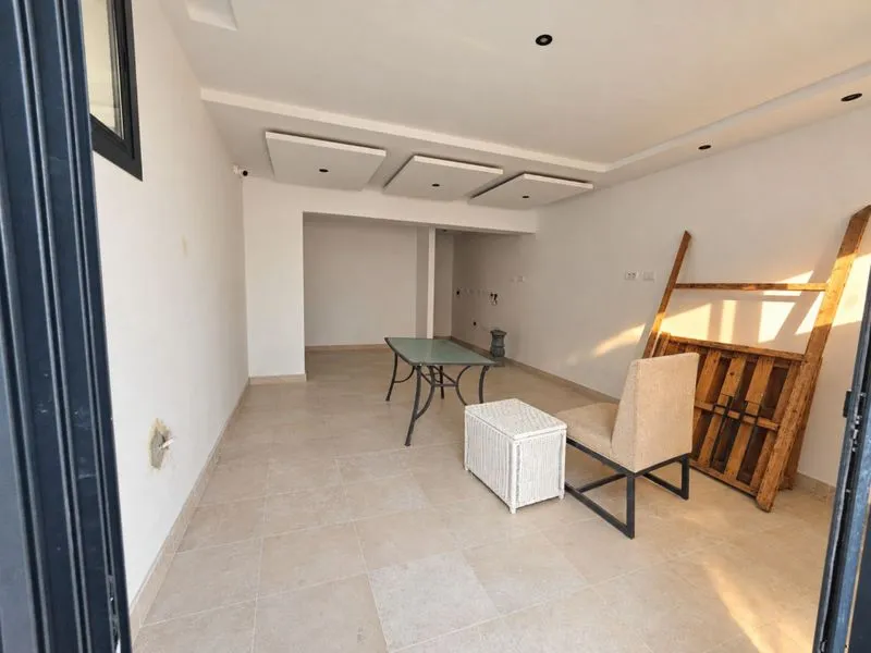 Local 52 m² + terrasse à Mégrine Coteaux