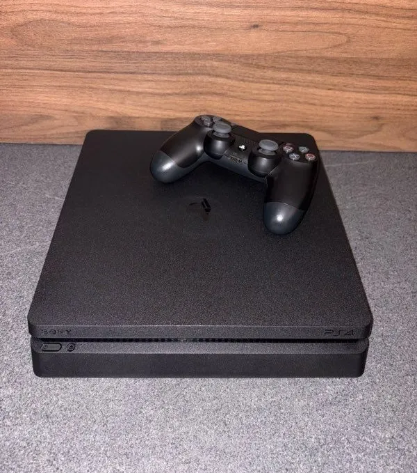 PS4 slim 500GB Patché CD Gold Hen + 6 jeux installé