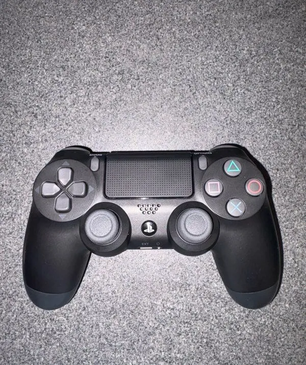 PS4 slim 500GB Patché CD Gold Hen + 6 jeux installé