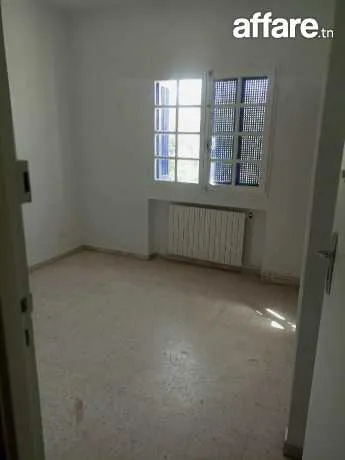 un triplex s+5 situé a Manar 1.