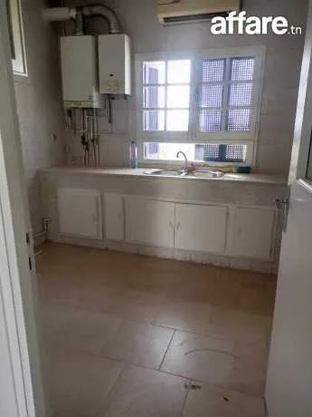 un triplex s+5 situé a Manar 1.
