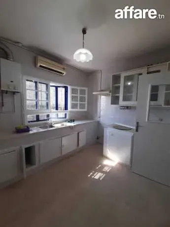 un triplex s+5 situé a Manar 1.