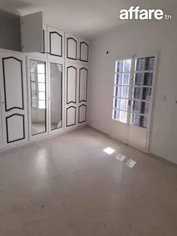 un triplex s+5 situé a Manar 1.
