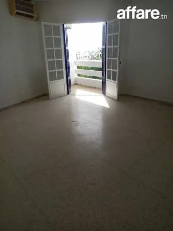 un triplex s+5 situé a Manar 1.