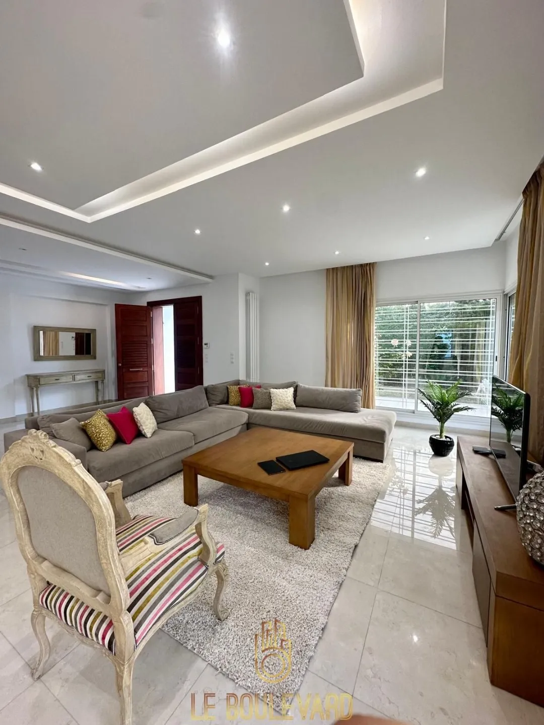 Location Annuelle : Villa S+3 Haut Standing Avec Jardin à Oued Souhil, Nabeul 