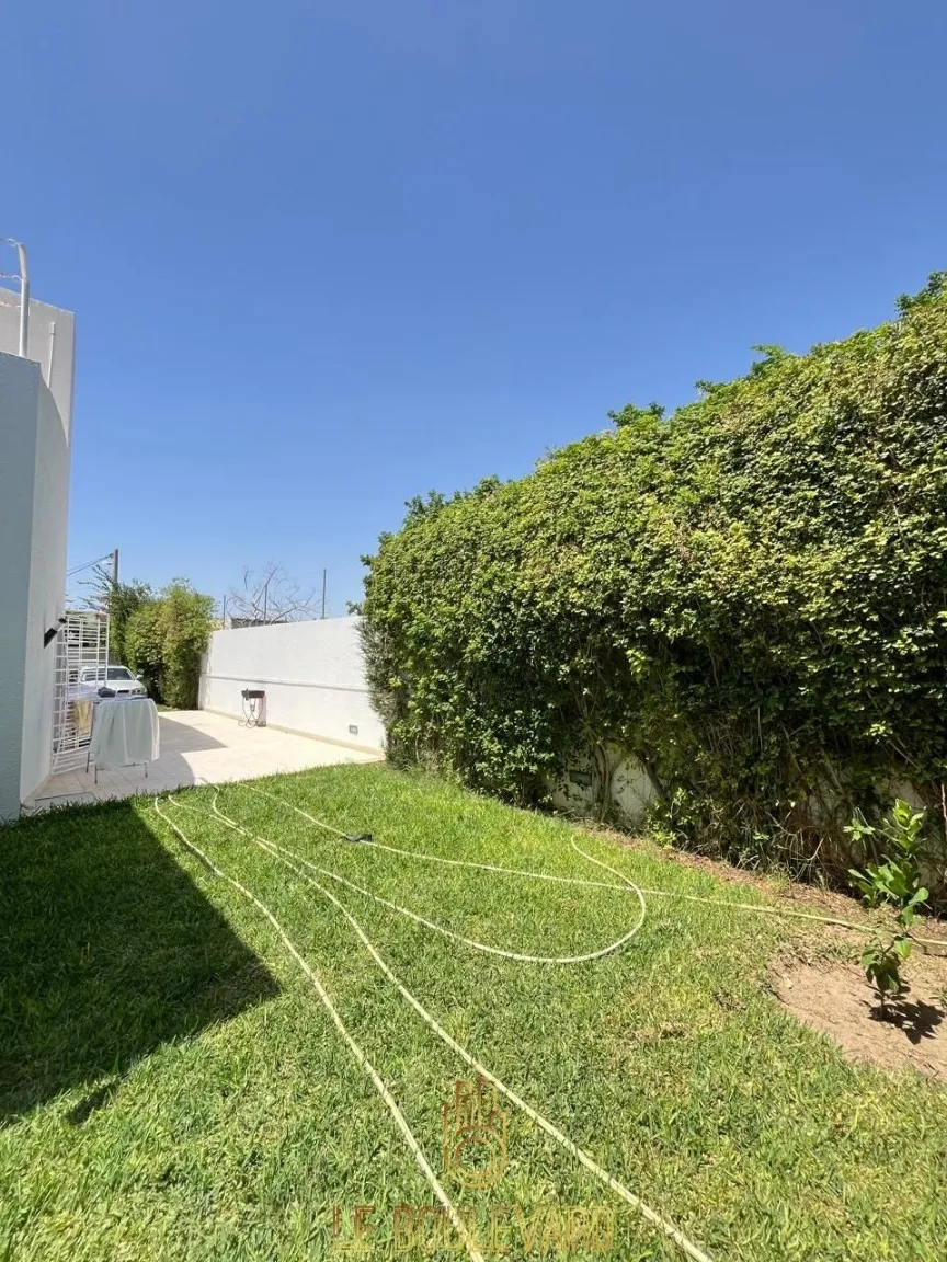 Location Annuelle : Villa S+3 Haut Standing Avec Jardin à Oued Souhil, Nabeul 