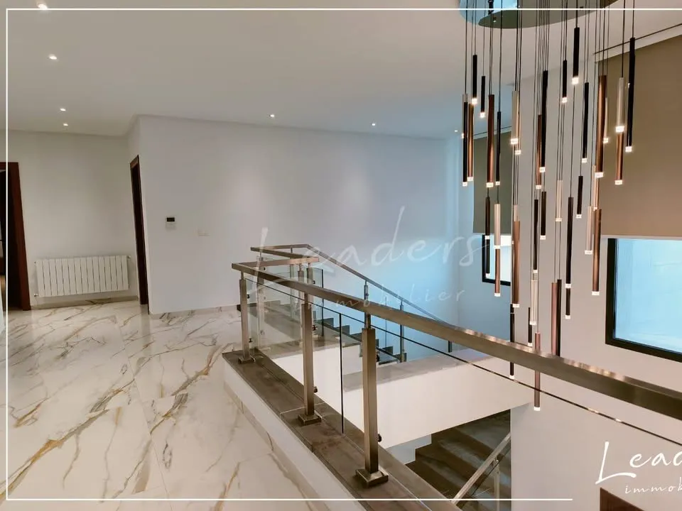 📍 A GAMMARTH 🏠 A vendre une Villa luxueuse 3S+5 avec une superficie totale de 700 m² Construction : 2024 ✨