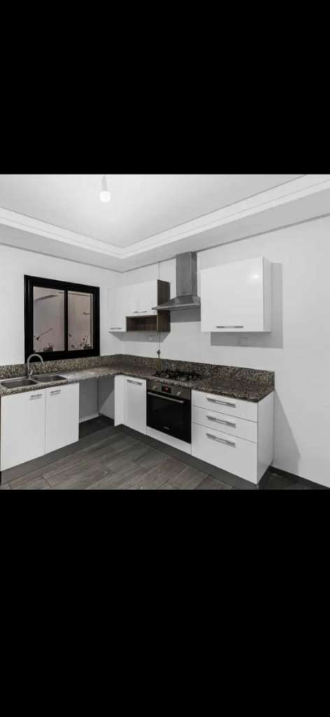 À LOUER – SAHLOUL (Avenue Yasser Arafat)
Appartement Haut Standing S+1 – 7ᵉ étage avec ascenseur 