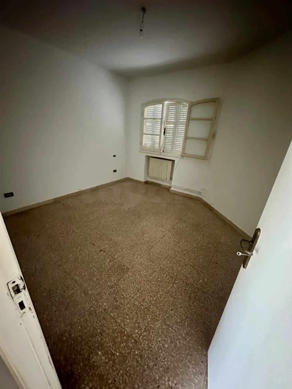 un appartement s+2 au 1er étage(sans ascenseur) a louer situé a manzah 9 prés de centre makni