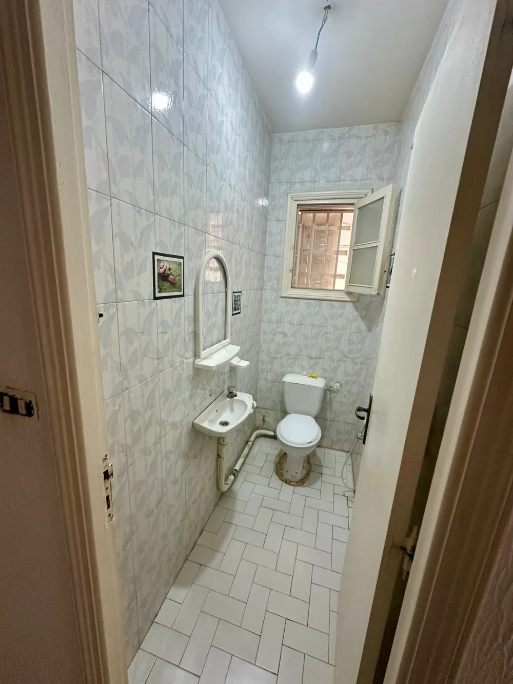 un appartement s+2 au 1er étage(sans ascenseur) a louer situé a manzah 9 prés de centre makni