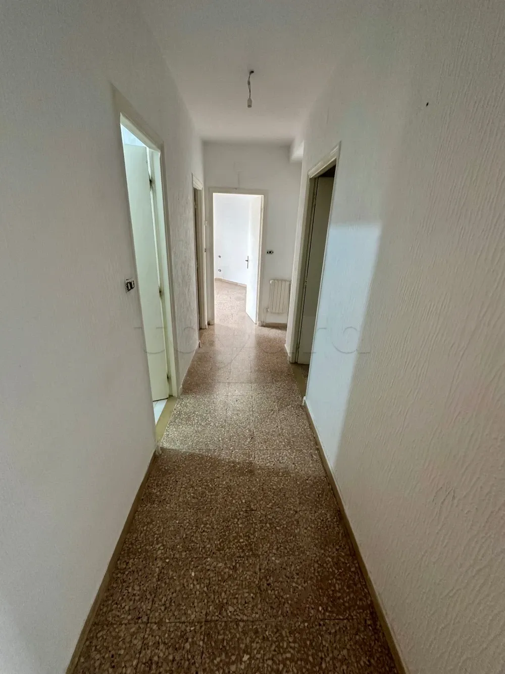 un appartement s+2 au 1er étage(sans ascenseur) a louer situé a manzah 9 prés de centre makni