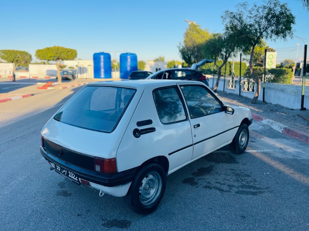 Une belle 205 juniore premier main