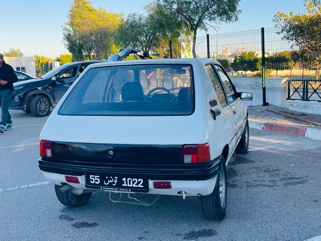 Une belle 205 juniore premier main