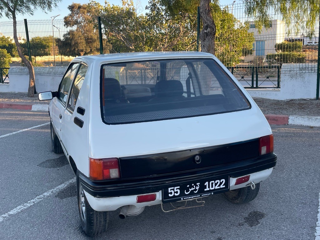 Une belle 205 juniore premier main