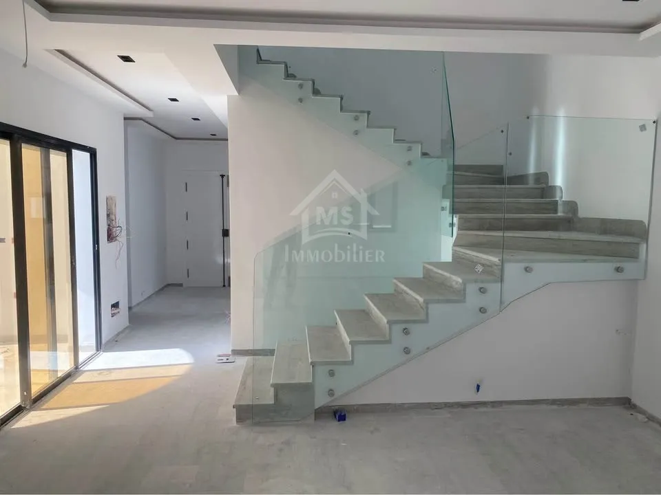 Charmante villa s+3 avec piscine à Hammamet à vendre 51355351