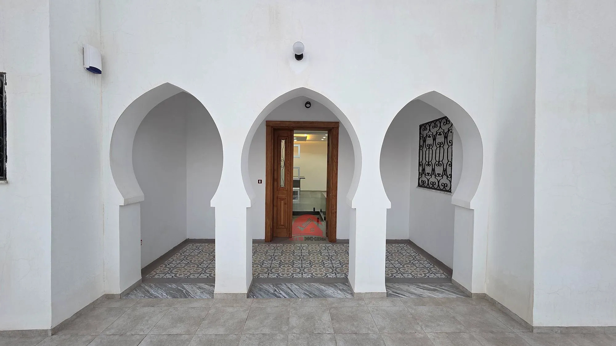 A VENDRE À DJERBA MIDOUN - VILLA AVEC PISCINE ZU - RÉF V683